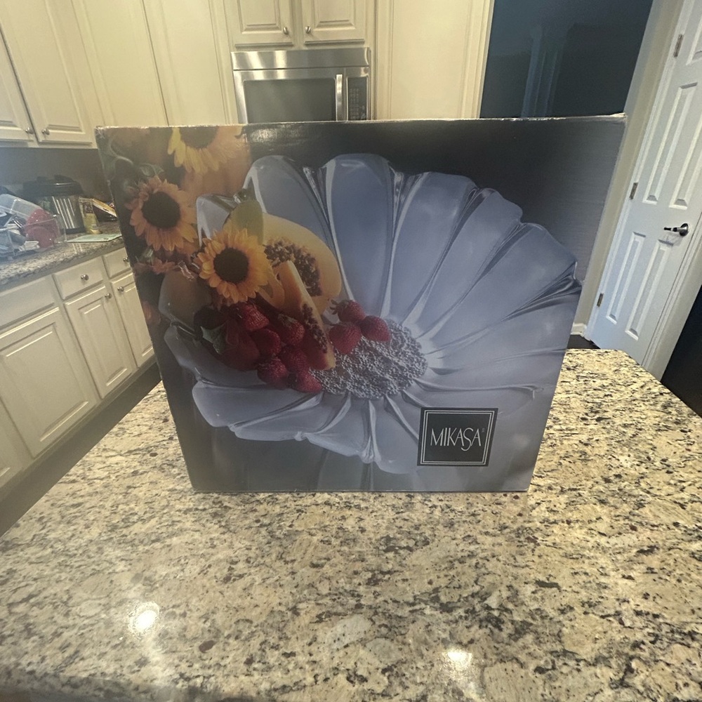 Mikasa Clear Crystal Floral Bowl
